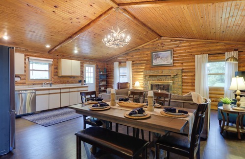 Brookville Cabina | Cozy Brookville Home w/ Fire Pit & Deck!