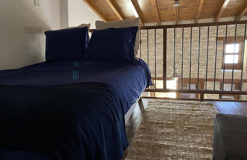 Omodos Casa | Acogedora casa marrón