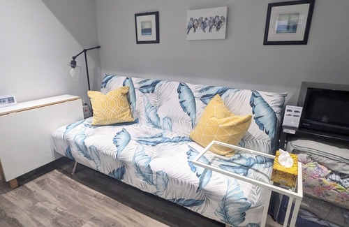 Woodbine - Lumsden Casa | Cozy Bsmt Apartment w/ Parking & Patio - 20mins to Downtown & Beach