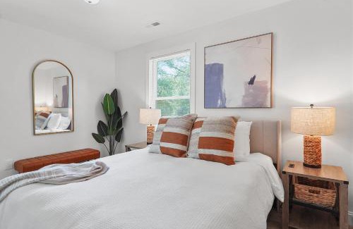 Durham Casa | Cozy Bull Cottage - Duke, Unc, Modern