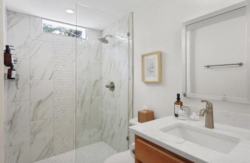 Durham Casa | Cozy Bull Cottage - Duke, Unc, Modern