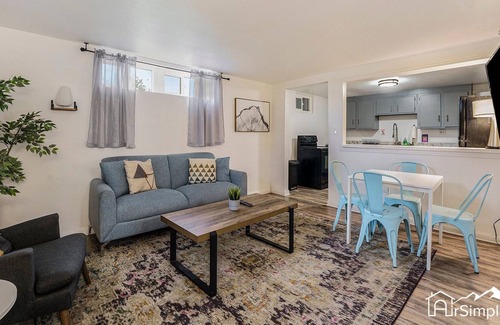 Barths Casa | Cozy Bungalow 2 Kitchens Near Sloans Lake/DT