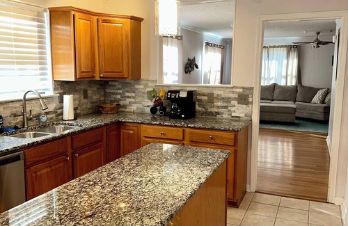 Little Rock Casa | Cozy Bungalow 3bdrm, 2.5ba, Hot Tub, Fenced Yard