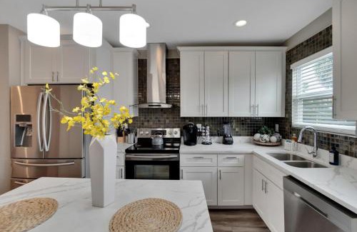 Ybor City Casa | Cozy Bungalow Central Location Near Downtown