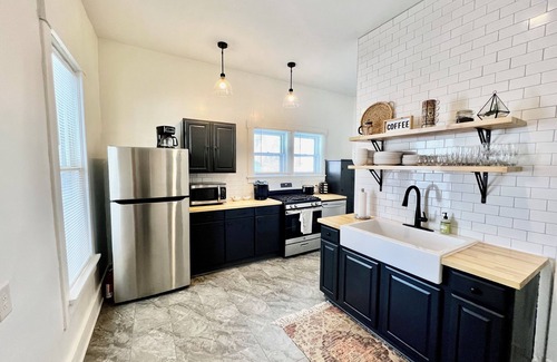 Champaign Casa | Cozy Bungalow - Close to Campus + Nespresso Coffee Maker!