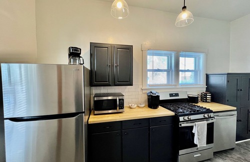 Champaign Casa | Cozy Bungalow - Close to Campus + Nespresso Coffee Maker!