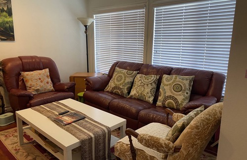 Azusa Casa | Cozy Bungalow in a Quiet Cul De Sac Neighborhood