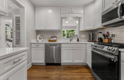 University District Casa | Cozy Bungalow in Highland Park