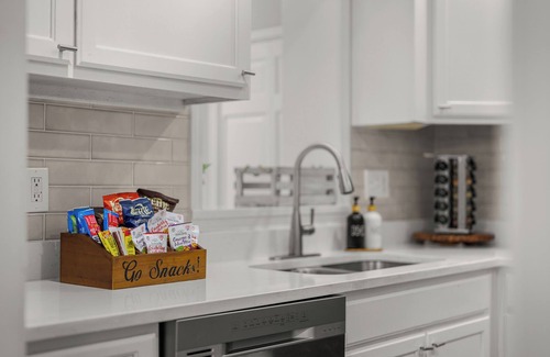 University District Casa | Cozy Bungalow in Highland Park