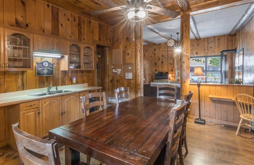 Creede Apartamento | Cozy Bungalow in the Heart of Historic Downtown Creede!