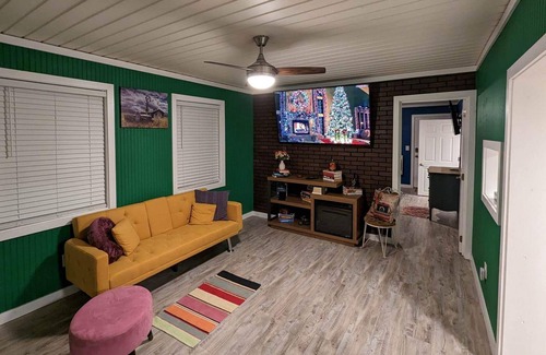 Cleveland Casa | Cozy Bungalow in the Mountains.