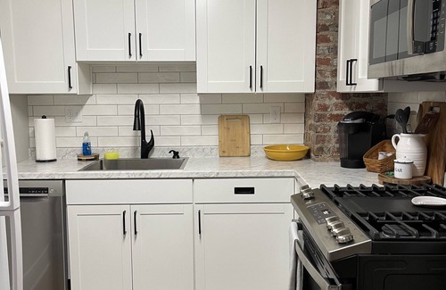 Louisburg Casa | Cozy Bungalow in the quaint small town of Louisburg!
