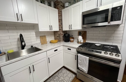 Louisburg Casa | Cozy Bungalow in the quaint small town of Louisburg!