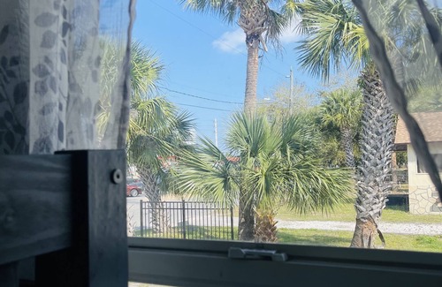 Kingston Casa | Cozy Bungalow in Daytona Beach