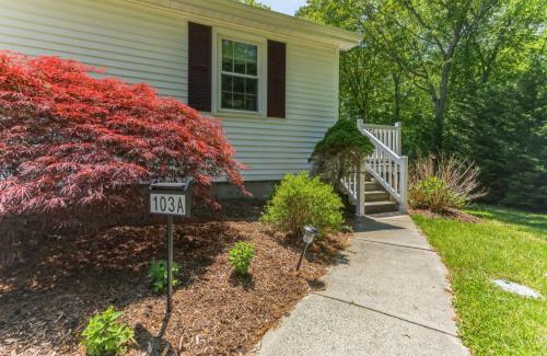 Old Mystic Casa | Cozy Bungalow Just Minutes from Mystic, Westerly Beaches, Boating and Casinos! bungalow