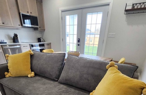 Port Stanley Casa | Cozy bungalow minutes from the beach and the beautiful downtown of Port Stanley!