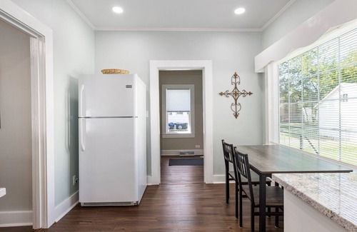 Fredericksburg Casa | Cozy bungalow near old town Fredericksburg close to restaurants, parks & more!