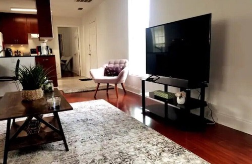 North Hyde Park Casa | ★Cozy Bungalow ★Netflix! ★10 Min to DT and TPA✈