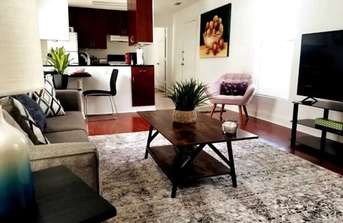 North Hyde Park Casa | ★Cozy Bungalow ★Netflix! ★10 Min to DT and TPA✈