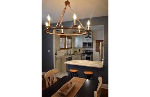 Ludlow Casa | Cozy bungalow with chef's kitchen near Cincinnati