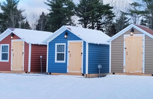 Smiths Corner Cabina | Cozy Bunkie Cabin(dbl bed with dbl Bunkie bed) close to lakes,zipline &vineyards