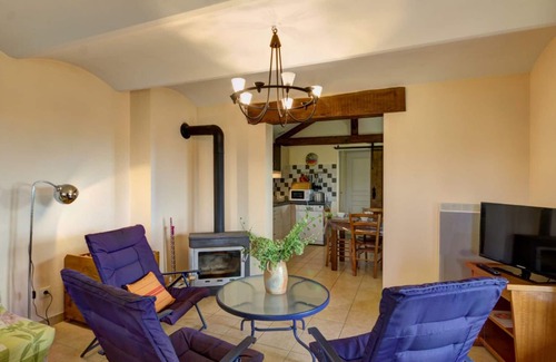 Saint-Forgeux-Lespinasse Cabaña | Casa acogedora con estufa, terraza y jardín privado en Saint-Forgeux-Lespinasse
