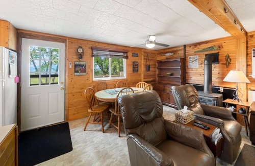 Armour Casa | Cozy Canoe Cottage Escape