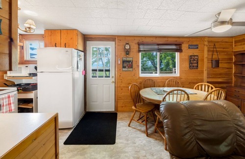 Armour Casa | Cozy Canoe Cottage Escape