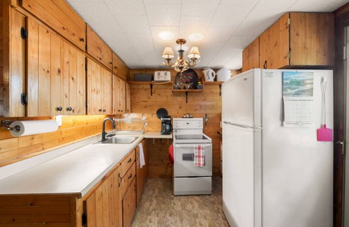 Armour Casa | Cozy Canoe Cottage Escape