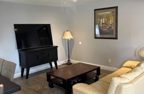 Bradford Casa | Cozy & Clean upper unit