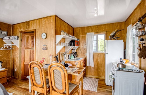 Georgeville Cabina | Cozy cabana with shared plunge pool, scenic views, kitchenette, AC, & WiFi