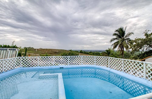 Georgeville Cabina | Cozy cabana with shared plunge pool, scenic views, kitchenette, AC, & WiFi