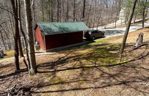 Saint Helens Cabina | Cozy cabin #1, in charming Beattyville with AC