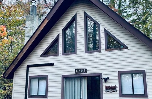 Tobyhanna Cabina | Cozy Cabin 10% discount for Military, First Responders, Church Groups, Educators
