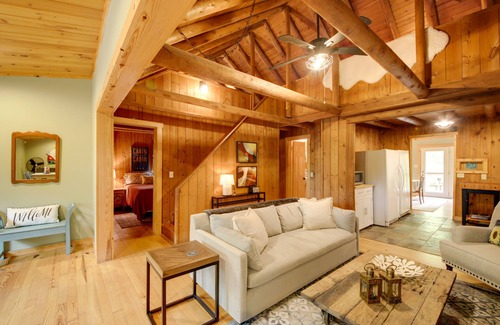 Bath Cabina | Liberty Vacation Rental: 3 Mi to Brookville Lake!