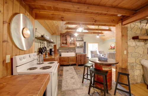 Bath Cabina | Liberty Vacation Rental: 3 Mi to Brookville Lake!