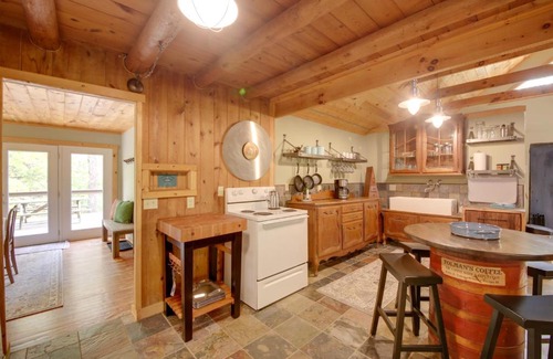 Bath Casa | Cozy Cabin 12 Mi to Miami University - Oxford!