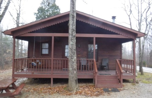 Eckerty Cabina | Acogedora cabaña 14 dos habitaciones. En el lago Patoka en el sur de Indiana