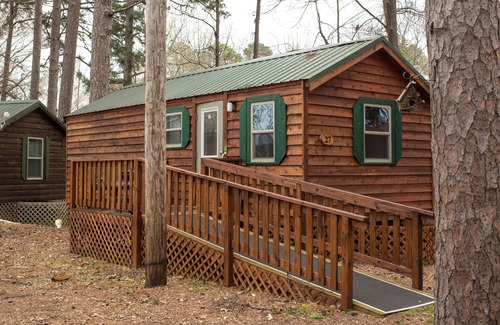 Holladay Cabaña | Cozy Cabin #27 walking distance to KY Lake and GREAT fishing - Camden TN.