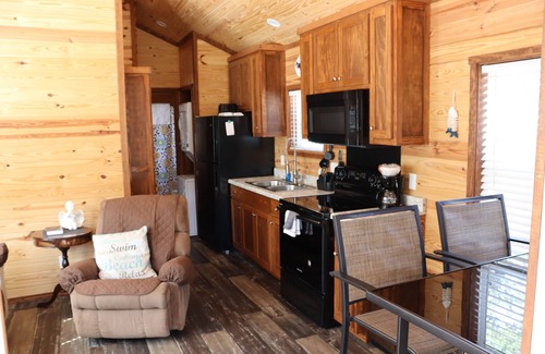 Holladay Cabaña | Cozy Cabin #28 Kentucky Lake GREAT fishing - Camden TN