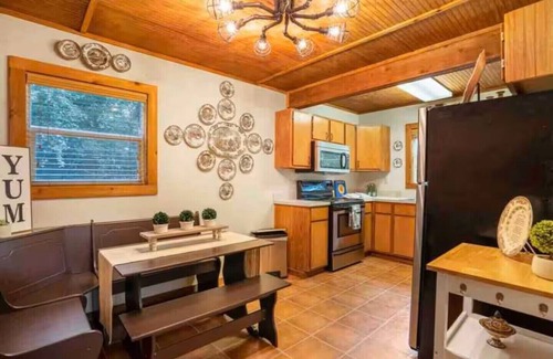 Trinity Cabina | Cozy Cabin 3-Bedroom, Starlink WIFI, wildlife, nearby lake!
