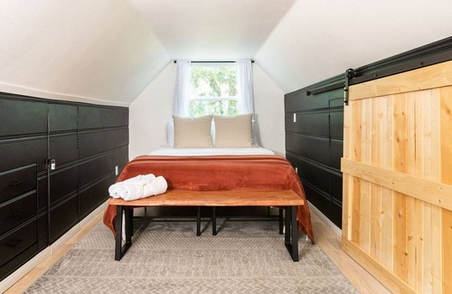 Crestline Cabina | Cozy Cabin - 5 min walk to the lake!