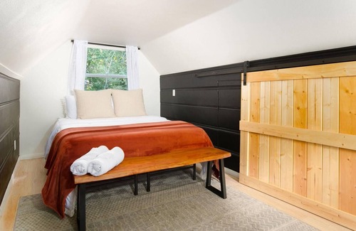 Crestline Cabina | Cozy Cabin - 5 min walk to the lake!