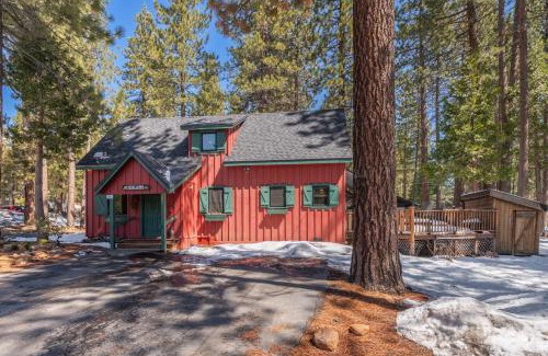 Tahoe Vista Casa | Cozy Cabin 5 Min Walk to Lake Tahoe Hot-Tub Excellent Location