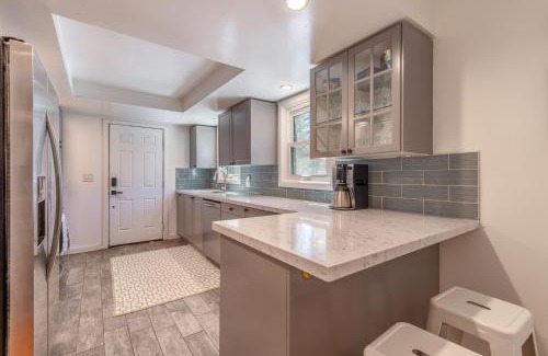 Tahoe Vista Casa | Cozy Cabin 5 Min Walk to Lake Tahoe Hot-Tub Excellent Location