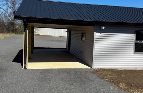 Grant Cabina | Cozy Cabin 5 mins from the lake~Covered Boat Port w/power & lights~Pets~WIFI