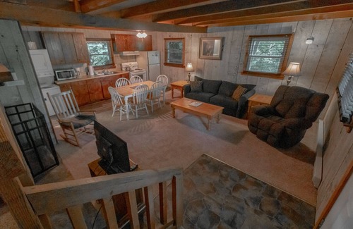 Blowing Rock Apartamento | Cozy Cabin #6 - Sleeps 6 - Full kitchen + fireplace - between Boone & Blowing Rock NC