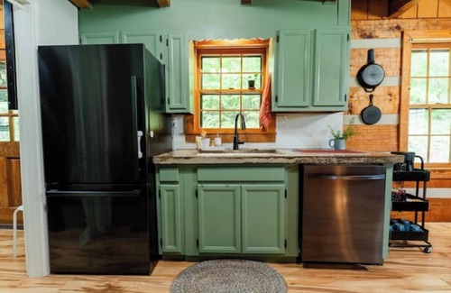 Dickson Cabina | Cozy Cabin and Homestead