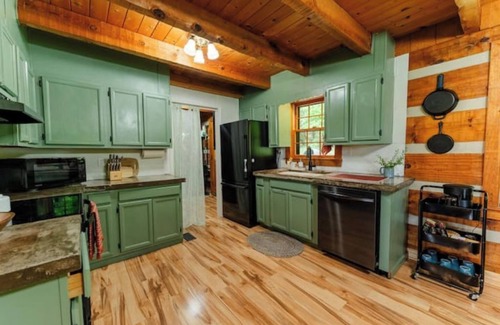 Dickson Cabina | Cozy Cabin and Homestead