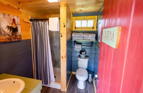 Turner Cama Y Desayuno | Cozy Cabin at Farm Bed and Breakfast in Maine